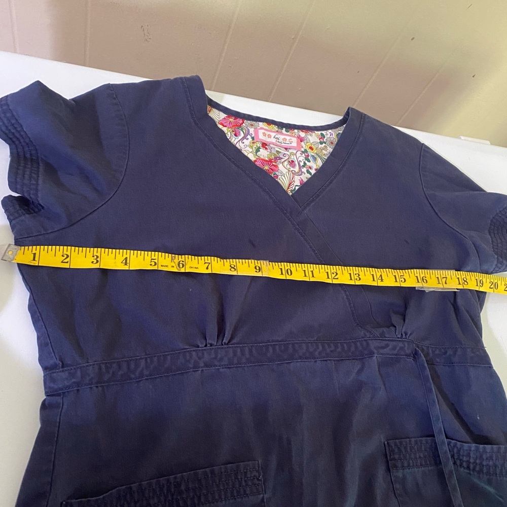 Med blue scrub Top by Kia